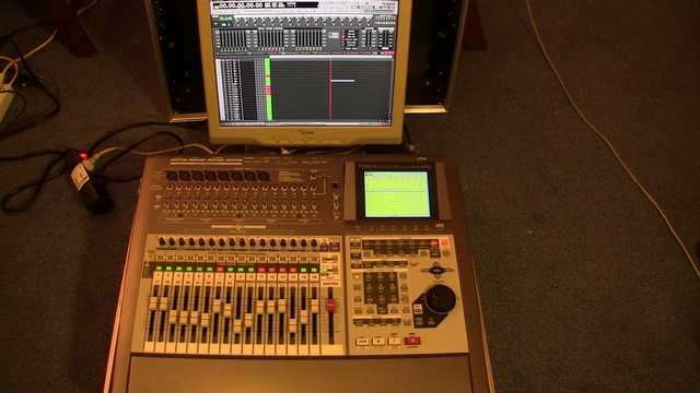 Roland VS2480 Digital Studio Workstation Harddiskrecorder Mixer VGA Monitor
